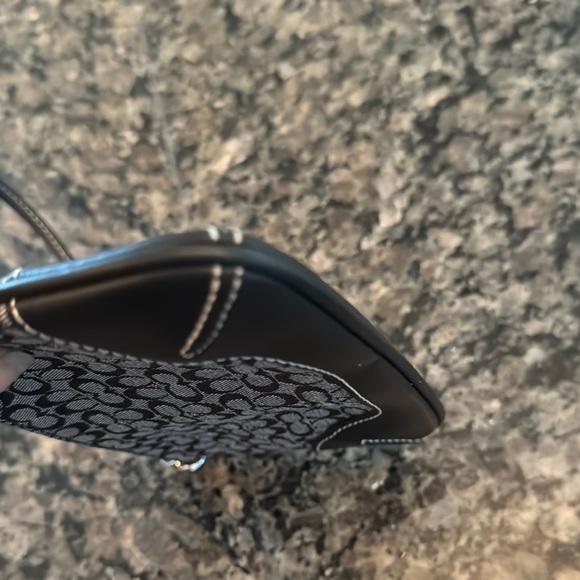 Coach Black and Gray Signature wrestler EUC - Picture 8 of 11